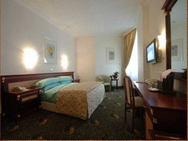 Hotel Al Shohada By Palm Rich Makkah Mekka Exteriér fotografie A room at the hotel
